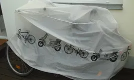 2 Fahrräder auf der Terasse