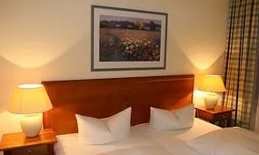 Schlafzimmer mit Doppelbett