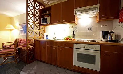 voll ausgestattete Küchenzeile