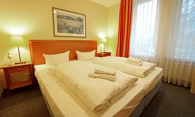 Schlafzimmer mit Doppelbett (200x220 cm)