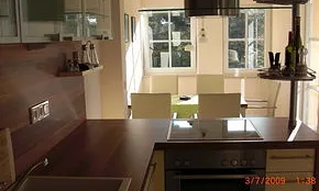 Küche mit Blick zum Essbereich