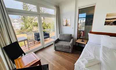 Schlafzimmer mit Blick ins Grüne