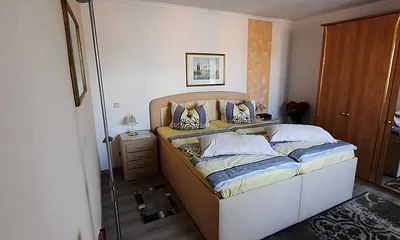 Schlafzimmer mit Hochliegen