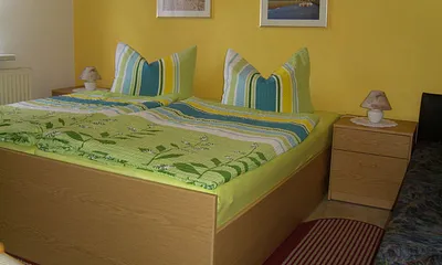 Schlafzimmer zur Parkseite.