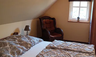 Schlafzimmer mit Doppelbett