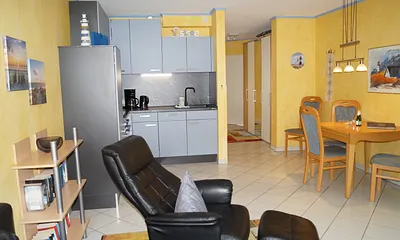 Blick auf Küche und Essplatz