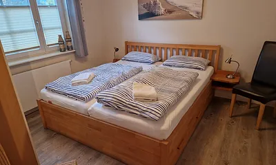 Schlafzimmer 1 mit TV