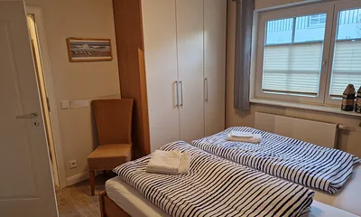 Schlafzimmer 1