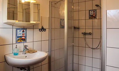 Bad mit sehr großer Dusche
