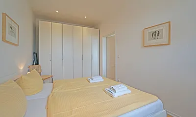 Schlafzimmer mit Doppelbett