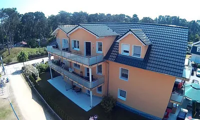 die gemühtliche Terrasse der Wohnung Seestern