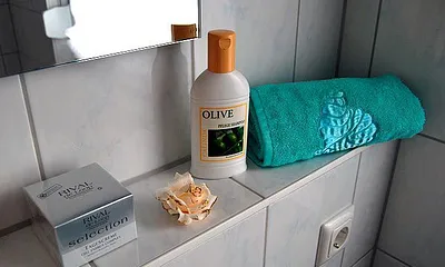 Bad mit Fenster, Dusche und WC