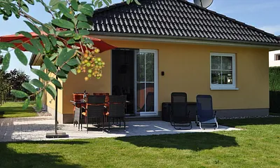 Unsere Terrasse, im grossen Garten, lädt zum relaxen und zu gemütlichen Grillabenden ein !