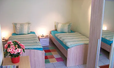 zweites Schlafzimmer mit Einzelbetten