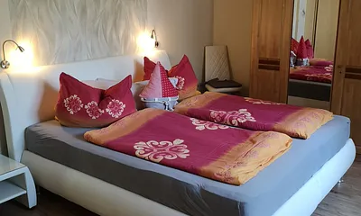 Schlafzimmer, Doppelbett mit Boxspringmatratze