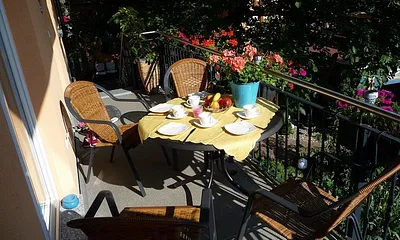 Frühstück auf dem Balkon