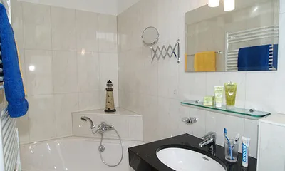 Badezimmer mit Badewanne