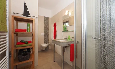 Badezimmer mit Dusche