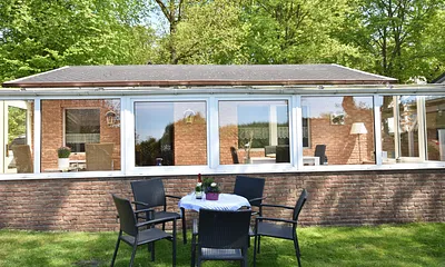 Wintergarten mit Blick ins Grüne