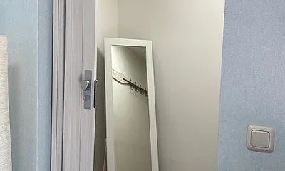 Schrank und Abstellmöglichkeit