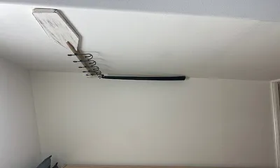 Schrank und Abstellmöglichkeit