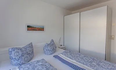 Schlafzimmer - Bett, auf Wunsch mit Encasing-Bezügen