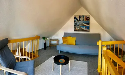 Galerie mit Schlafsofa