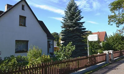 FeWo I - die Ferienwohnung befindet sich im 1.OG unseres Wohnhaus - Aussenansicht - Eingang vorn