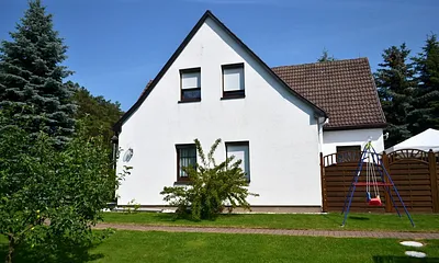 FeWo I - Die Gästewohnung befindet sich im 1. OG unseres Wohnhauses - Seitenansicht