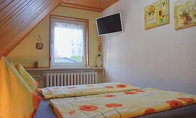 FeWo Knuth - Schlafzimmer, Doppelbett, TV