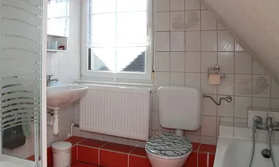 FeWo I -  Bad mit Dusche und Wannenbad