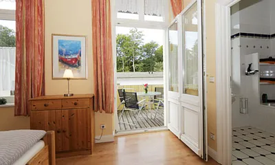 Schlafzimmer mit Zugang zum Südbalkon