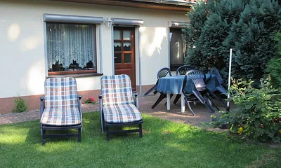 Liegewiese und Terrasse