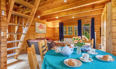 Die Treppe führt in das Obergeschoß zu den Schlafzimmern. Ein Treppenschutzgitter für Kleinkinder ist vorhanden.