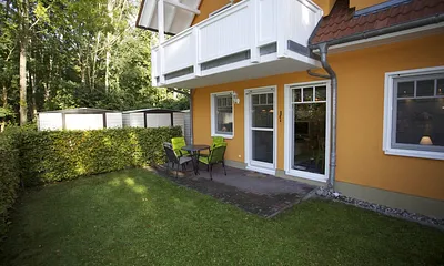 Haus Rückseite mit Terrasse
