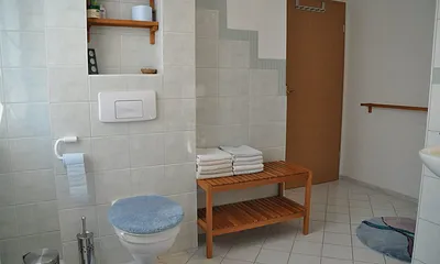 Geräumiges Badezimmer