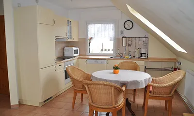 Küche mit Essbereich