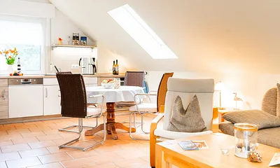 Wohnzimmer mit Blick zur Küche