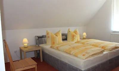 Schlafzimmer mit Doppelbett  200cm x 180cm
