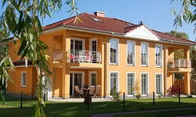 Rückwärtige Ansicht mit Balkon