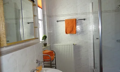 Duschbad mit Fenster  