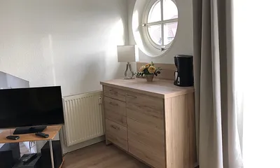 und Flach TV plus Stereoanlage