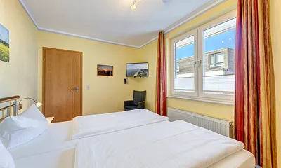 Schlafzimmer mit 32 "  Flach TV