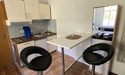 Küchenzeile und Eßplatz