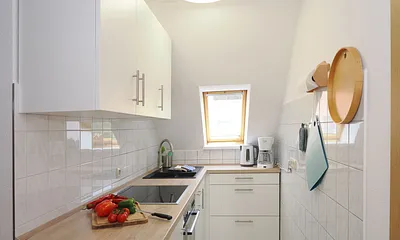 Kleine Küche mit allem was man braucht