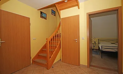 Flur mit Treppenaufgang in das Dachgeschoss