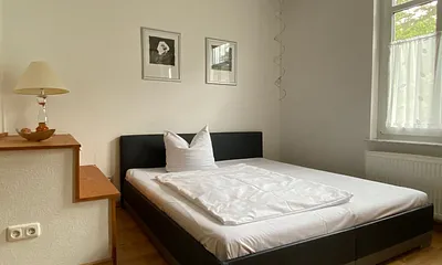 Schlafbereich mit Doppelbett