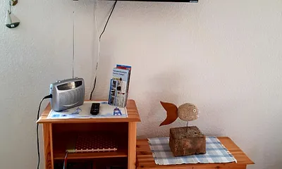 Tv/Radio und Bücherecke