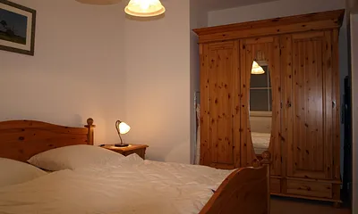 Schlafzimmer 1