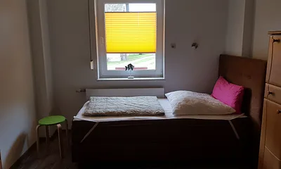 Bett Nummer zwei im zweiten Schlafzimer mit TV